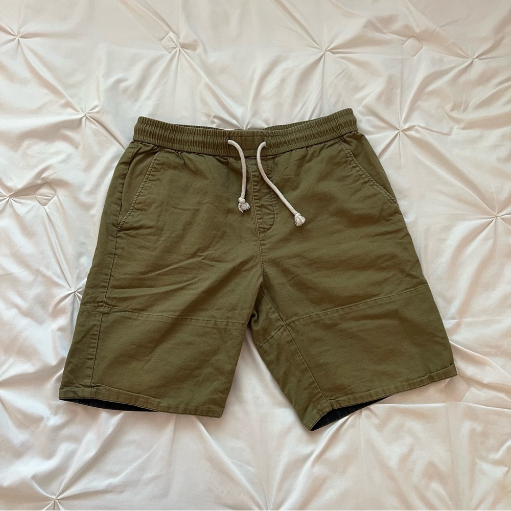 Khaki green men’s drawstring pocket cargo summer shorts